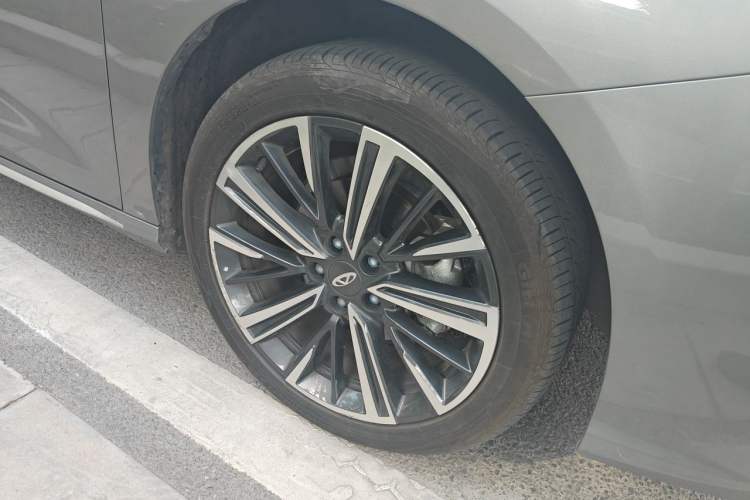 Used Chery Arrizo 8 PRO 2025 Pro 1.6T Luxury Model+ Right Front Wheel Hub