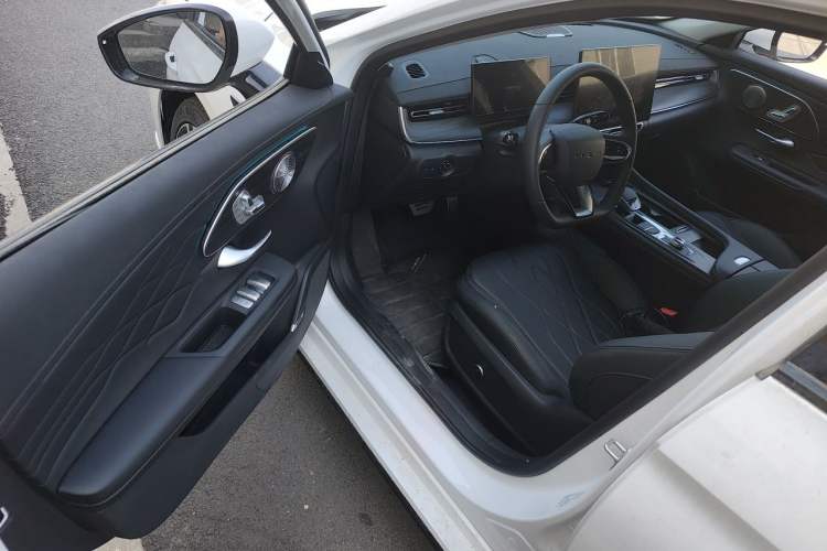 Used Chery Arrizo 8 PRO 2025 Model Pro 2.0T Luxury Version Interior 3