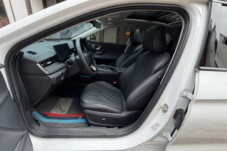 Used Chery Arrizo 8 PRO 2025 Model Pro 2.0T Prestige Version Interior 3