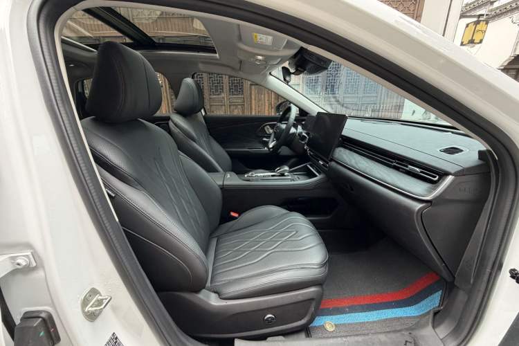 Used Chery Arrizo 8 PRO 2025 Model Pro 2.0T Prestige Version Right Front Seat