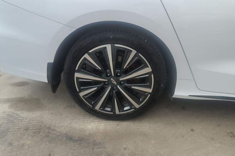 Used Chery Arrizo 8 PRO 2025 Model Pro 2.0T Prestige Version Right Rear Wheel Hub