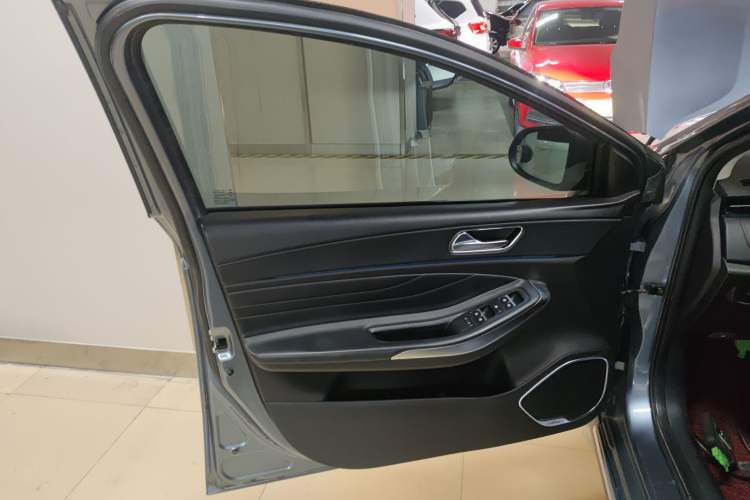 Used Chery Arrizo GX 2018 1.5T CVT Color Version China V Standard Left Front Door Interior