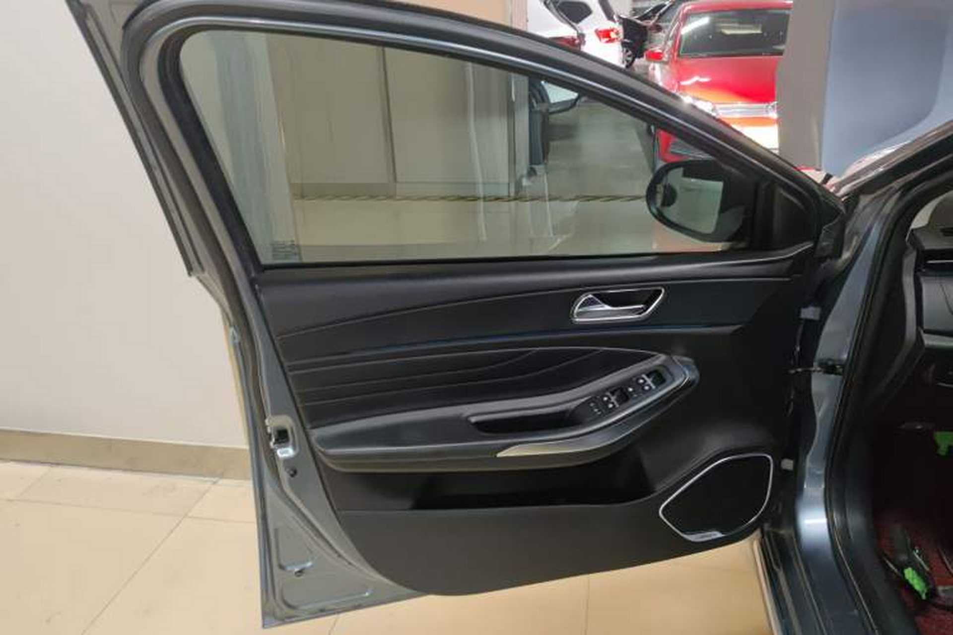 Used Chery Arrizo GX 2018 1.5T CVT Color Version China V Standard Left Front Door Interior