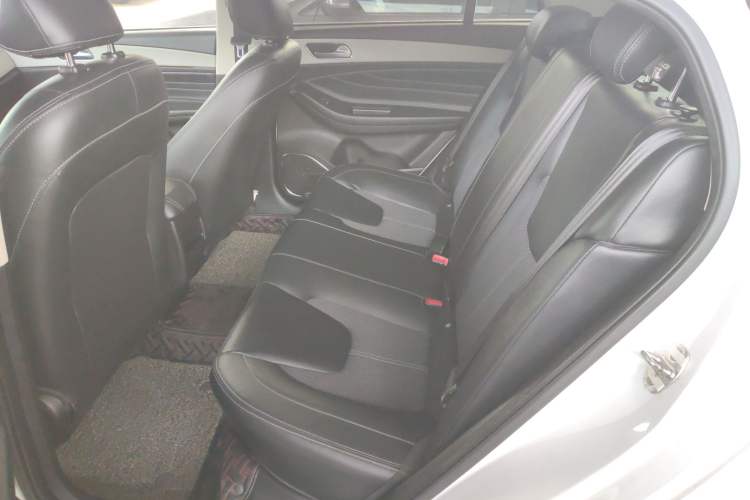 Used Chery Arrizo GX 2018 1.5T CVT Dynamic Color Version China V Standard Interior 4