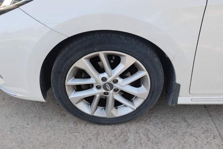Used Chery Arrizo GX 2018 1.5T CVT Dynamic Color Version China V Standard Left Front Wheel Hub