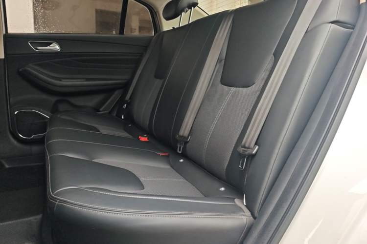 Used Chery Arrizo GX 2018 1.5T CVT Dynamic Color Version China V Standard Left Rear Seat