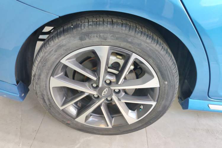 Used Chery Arrizo GX 2019 Pro 1.5T CVT Smart Color Version China VI Standard Right Rear Wheel Hub