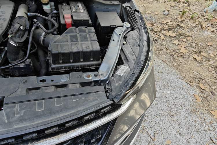 Used Chery Arrizo GX 2019 Pro 1.5T CVT Model Color Version China VI Standard Engine Bay Left