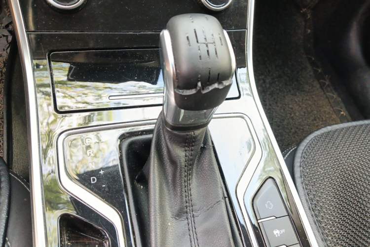 Used Chery Arrizo GX 2019 Pro 1.5T CVT Model Color Version China VI Standard Gear Lever