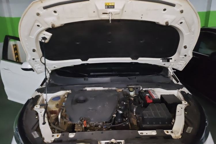 Used Chery Arrizo GX 2019 Pro 1.5T CVT Model Color Version China VI Standard Engine Bay