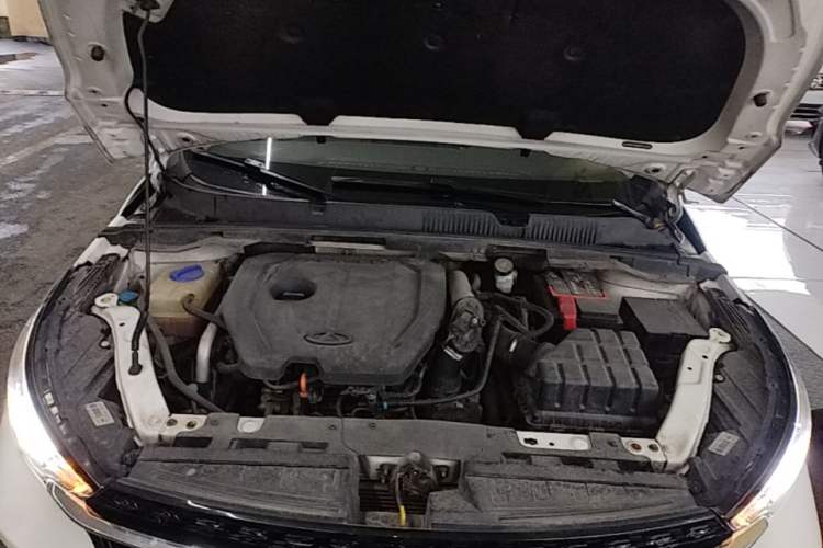 Used Chery Arrizo GX 2019 Pro 1.5T CVT Model Color Version China VI Standard Engine Bay