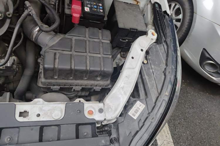 Used Chery Arrizo GX 2019 Pro 1.5T CVT Model Color Version China VI Standard Engine Bay Left