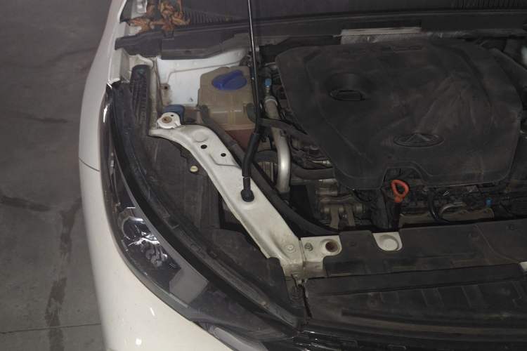 Used Chery Arrizo GX 2019 Pro 1.5T CVT Model Color Version China VI Standard Engine Bay Right