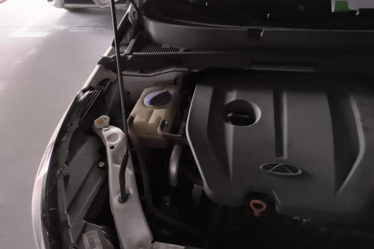 Used Chery Arrizo GX 2019 Pro 1.5T CVT Model Color Version China VI Standard Engine Bay Right