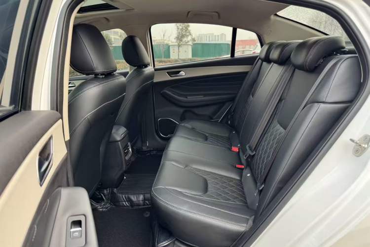 Used Chery Arrizo GX 2019 1.5T CVT New Color Version China VI Standard Interior 3