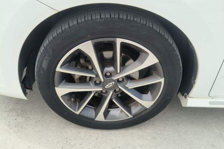 Used Chery Arrizo GX 2019 Pro 1.5T CVT Smart Color Version China VI Standard Left Front Wheel Hub