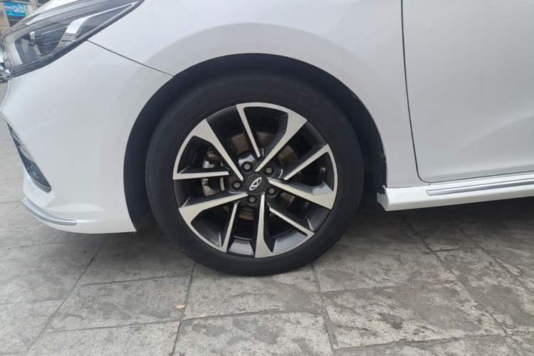 Used Chery Arrizo GX 2019 Pro 1.5T CVT Smart Color Version China VI Standard Left Front Wheel Hub