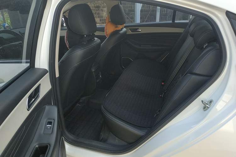 Used Chery Arrizo GX 2019 Pro 1.5T CVT Model Color Version China VI Standard Left Rear Seat