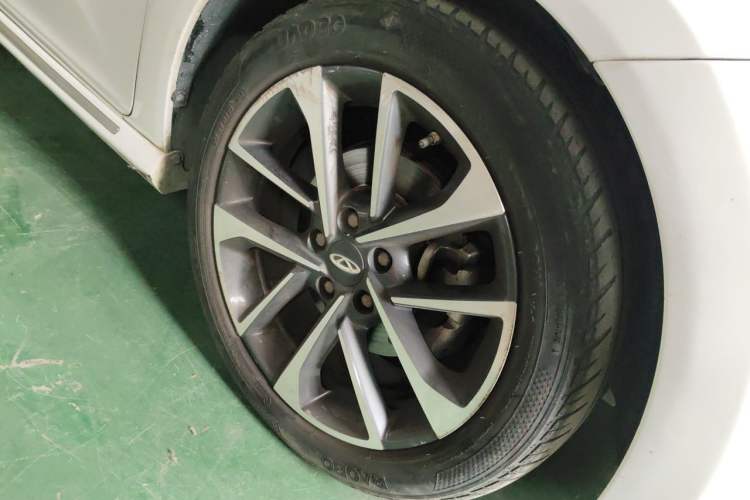 Used Chery Arrizo GX 2019 Pro 1.5T CVT Smart Color Version China VI Standard Right Front Wheel Hub
