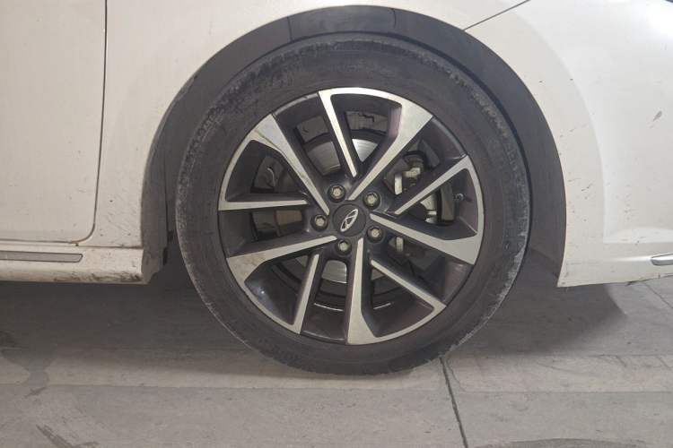Used Chery Arrizo GX 2019 Pro 1.5T CVT Model Color Version China VI Standard Right Front Wheel Hub