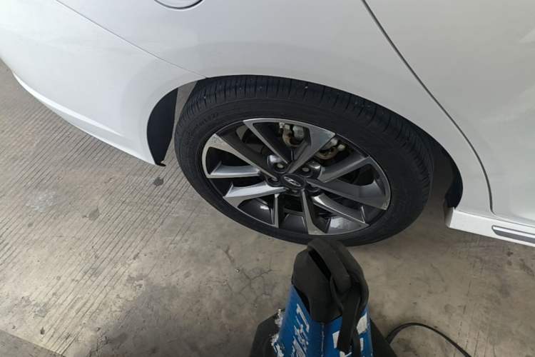 Used Chery Arrizo GX 2019 Pro 1.5T CVT Smart Color Version China VI Standard Right Rear Wheel Hub