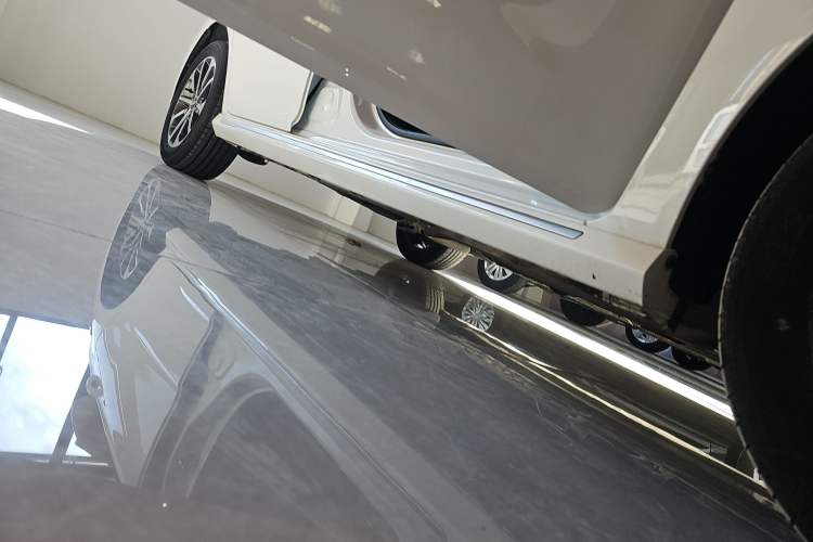 Used Chery Arrizo GX 2019 Champion Edition 1.5L CVT Fashion Model Right Side Sill