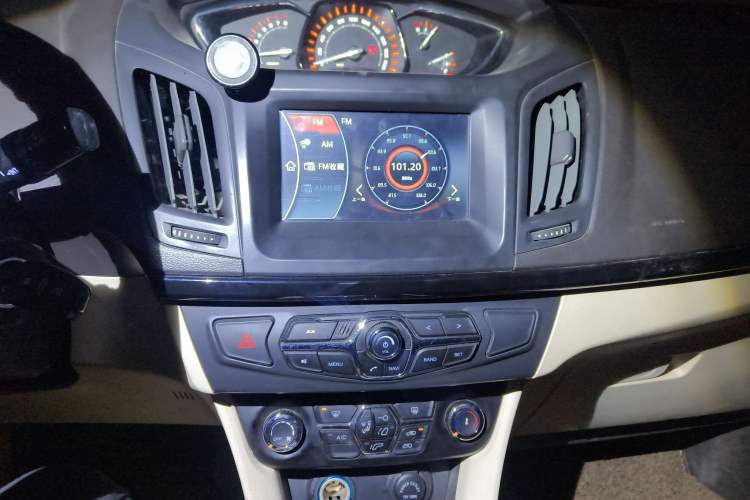 Used Chery Arrizo M7 2015 2.0L CVT Wide Enjoyment Edition 232 Seats Audio And AC Panel
