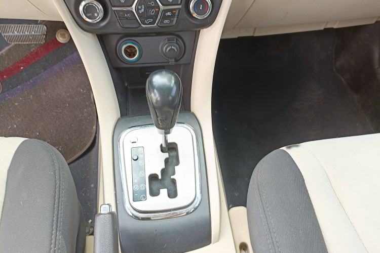 Used Chery Arrizo M7 2015 2.0L CVT Wide Enjoyment Edition 232 Seats Gear Lever