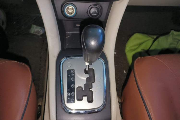 Used Chery Arrizo M7 2015 2.0L CVT Wide Enjoyment Edition 232 Seats Gear Lever