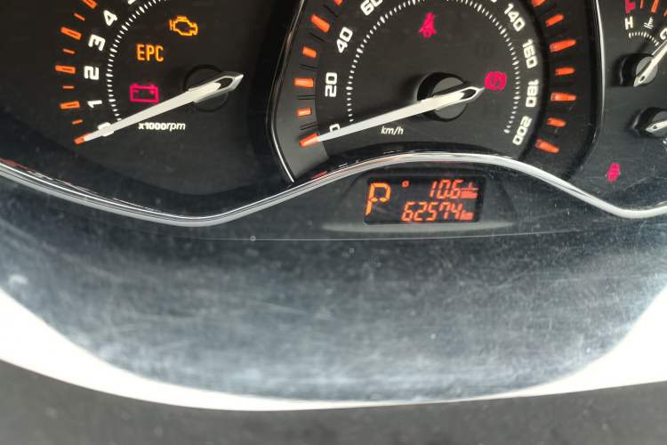 Used Chery Arrizo M7 2015 2.0L CVT Comfort Edition 232 Seats Odometer Close Up