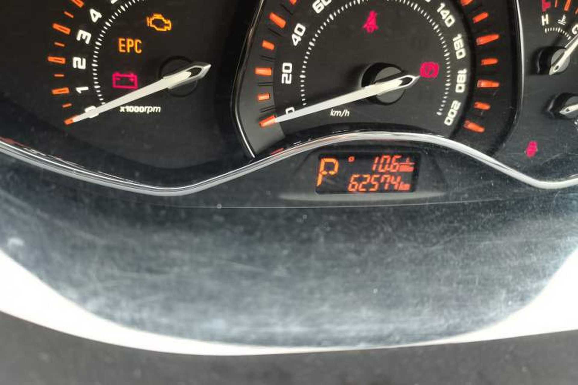Used Chery Arrizo M7 2015 2.0L CVT Comfort Edition 232 Seats Odometer Close Up