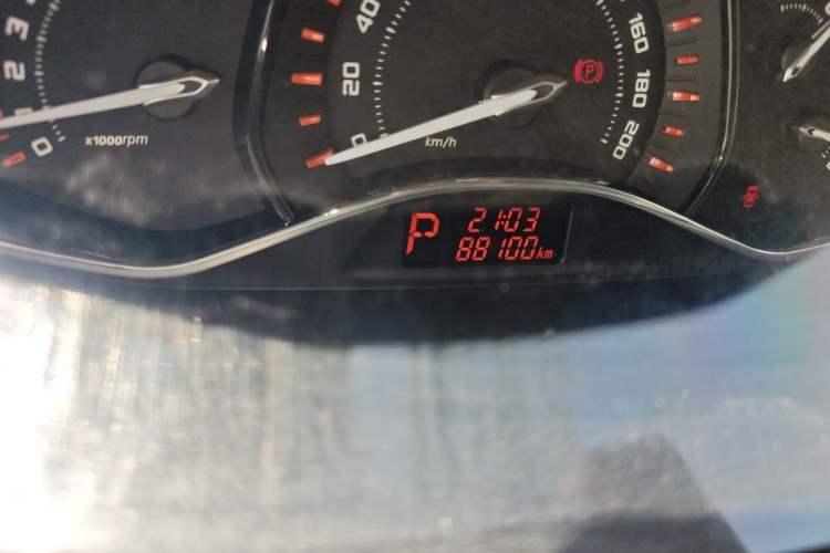 Used Chery Arrizo M7 2015 2.0L CVT Comfort Edition 2+2 Seating Odometer Close Up