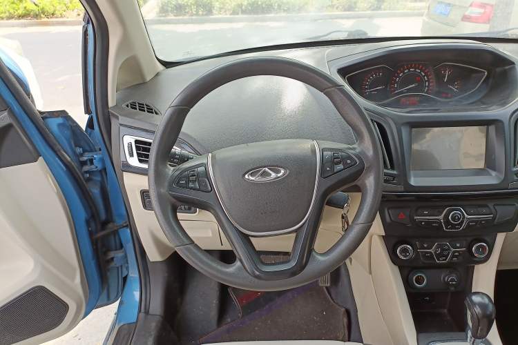 Used Chery Arrizo M7 2015 2.0L CVT Wide Enjoyment Edition 232 Seats Steering Wheel
