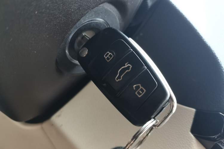 Used Chery Arrizo M7 2015 2.0L CVT Comfort Edition 232 Seats Vehicle Key