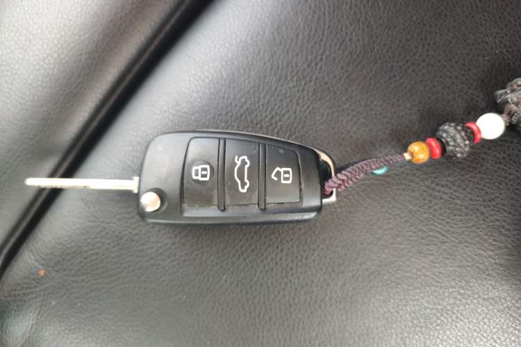 Used Chery Arrizo M7 2015 2.0L CVT Wide Enjoyment Edition 232 Seats Vehicle Key