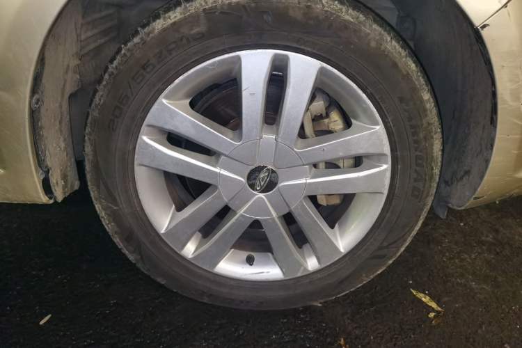Used Chery Arrizo M7 2015 1.8L Manual WideJoy Edition 232 Seats Right Front Wheel Hub