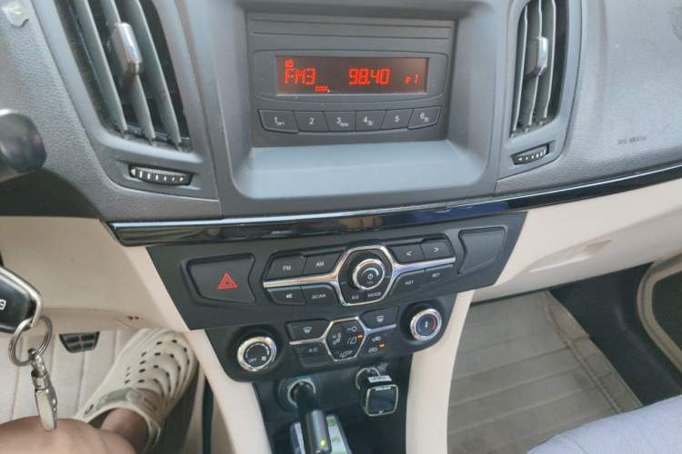 Used Chery Arrizo M7 2015 1.8L Manual Wide-Comfort Version 232 Seats Audio And AC Panel
