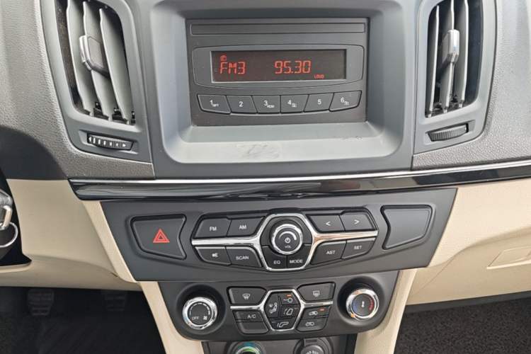 Used Chery Arrizo M7 2015 1.8L Manual Wide-Comfort Version 232 Seats Audio And AC Panel