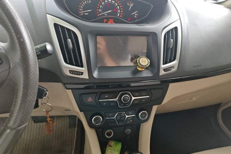 Used Chery Arrizo M7 2015 2.0L CVT Comfort Edition 232 Seats Audio And AC Panel