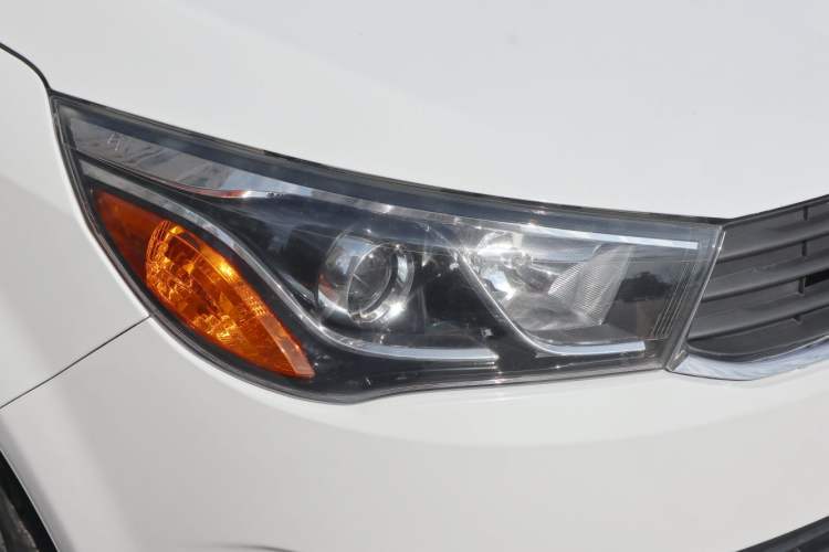 Used Chery Arrizo M7 2015 2.0L CVT Comfort Edition 232 Seats Exterior 4