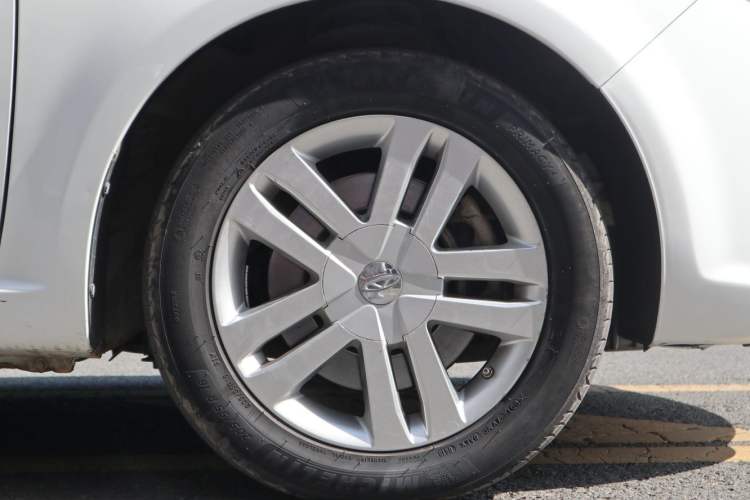 Used Chery Arrizo M7 2015 2.0L CVT Comfort Edition 232 Seats Exterior 5