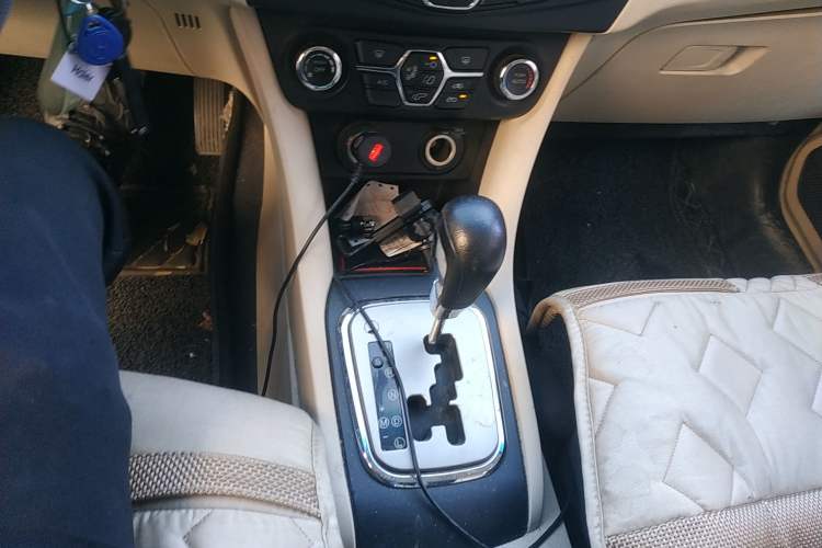 Used Chery Arrizo M7 2015 2.0L CVT Comfort Edition 232 Seats Gear Lever