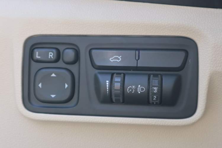 Used Chery Arrizo M7 2015 2.0L CVT Comfort Edition 232 Seats Interior 1