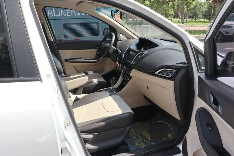 Used Chery Arrizo M7 2015 2.0L CVT Comfort Edition 232 Seats Interior 10