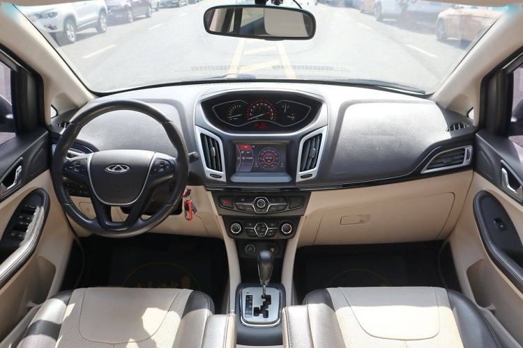 Used Chery Arrizo M7 2015 2.0L CVT Comfort Edition 232 Seats Interior 2