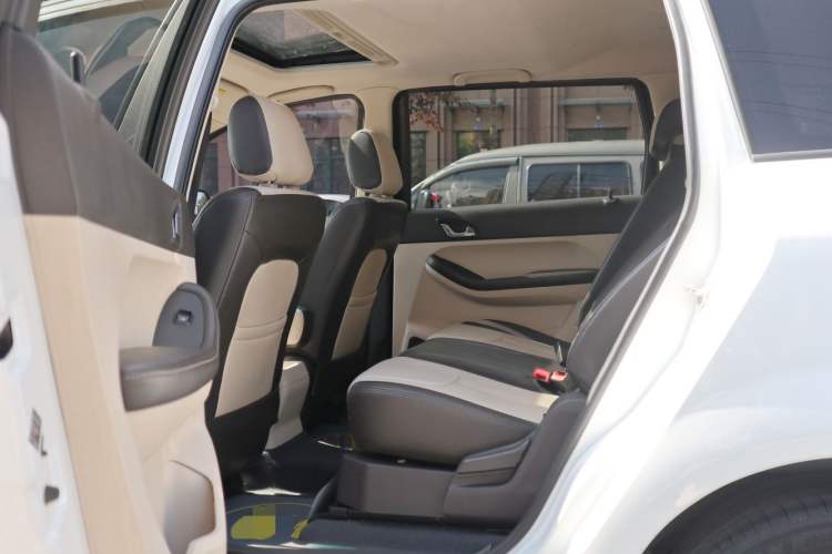 Used Chery Arrizo M7 2015 2.0L CVT Comfort Edition 232 Seats Interior 7