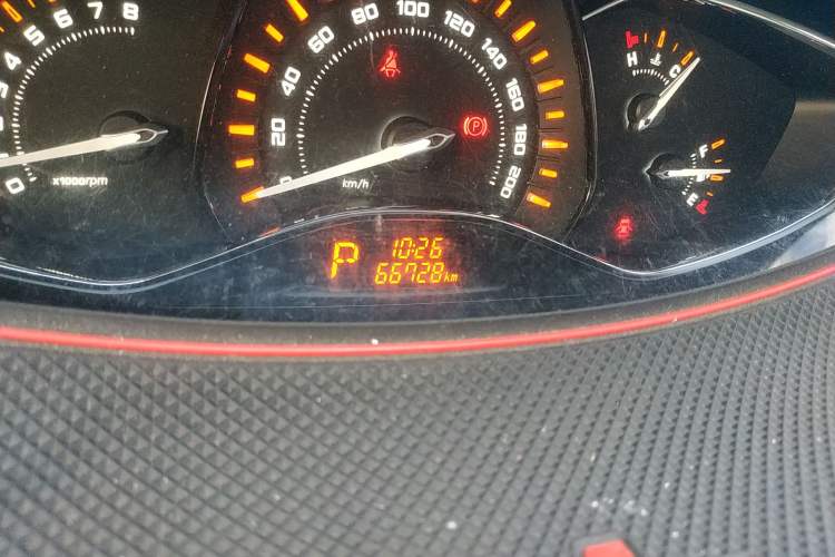 Used Chery Arrizo M7 2015 2.0L CVT Comfort Edition 232 Seats Odometer Close Up
