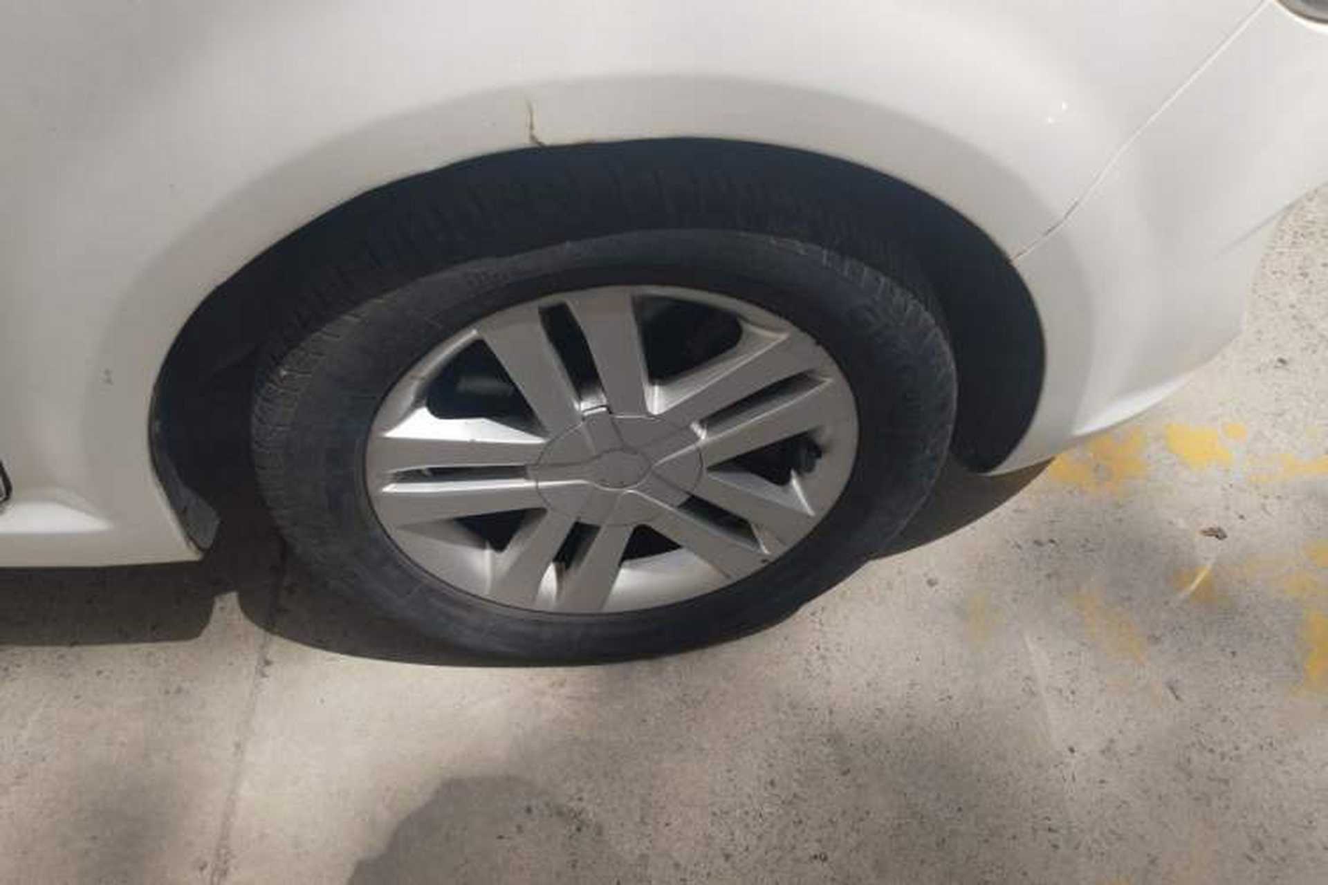 Used Chery Arrizo M7 2015 1.8L Manual WideJoy Edition 232 Seats Right Front Wheel Hub