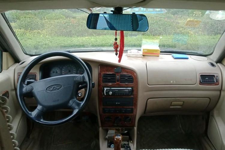 Used Chery banner cloud 2004 1.6L Comfort Model Center Console