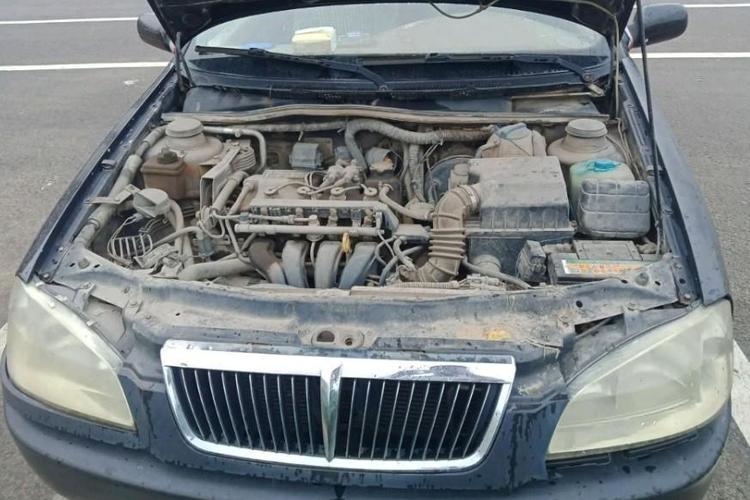 Used Chery banner cloud 2004 1.6L Comfort Model Engine Bay